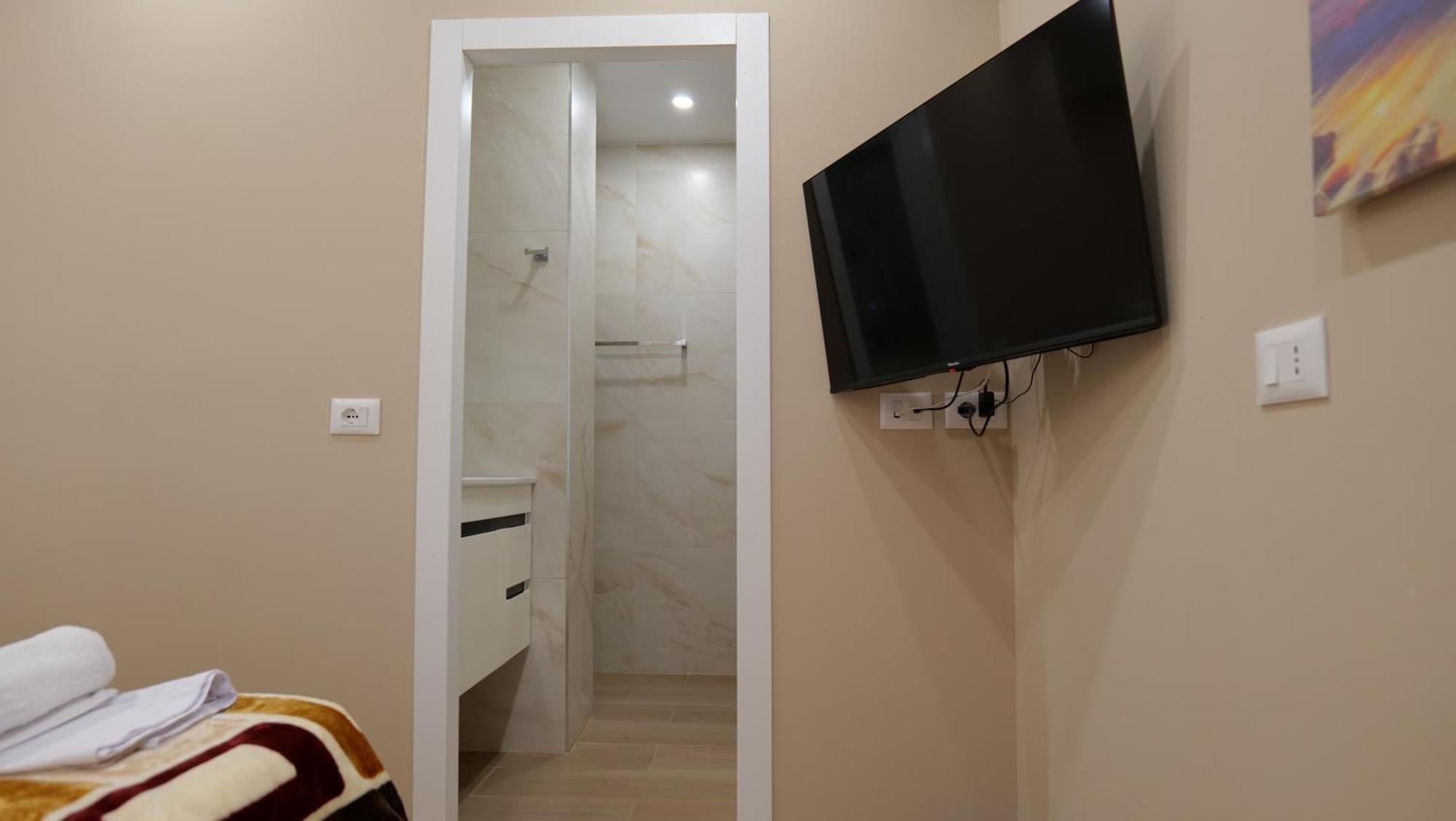 Kristi Apartments 03 Tirana Bagian luar foto