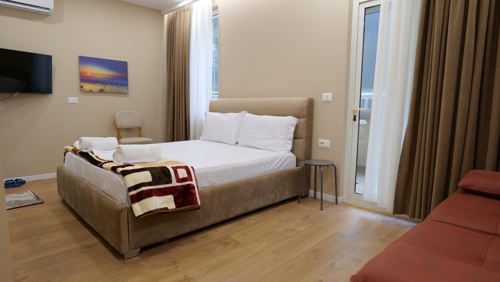 Kristi Apartments 03 Tirana Bagian luar foto